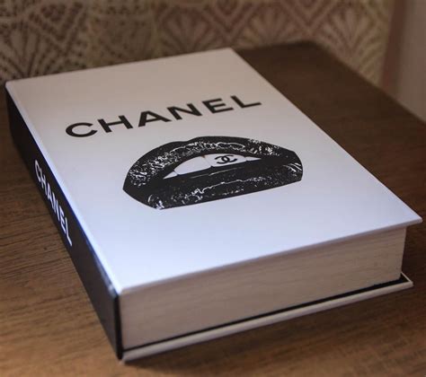 Livro caixa chanel 